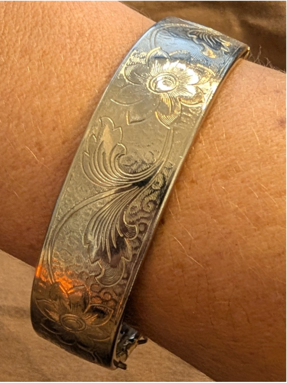 Vintage Silver Tone Engraved Floral Hinged Bangle Bracelet Wide Etched Cuff